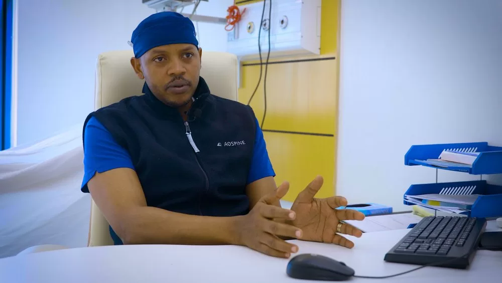 inzobere mu kubaga indwara zifata ubwonko dr david hakizimana yagaragaje impamvu zituma inzobere mu ndwara zitandukanye ziba nke 69236 e5582